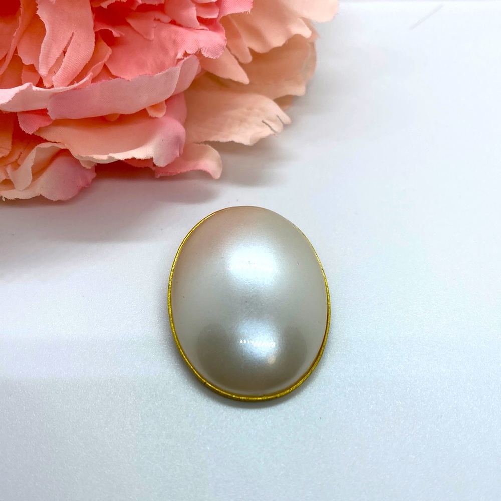 Vintage faux pearl Victorian brooch pin